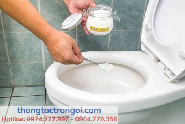 Sử dụng baking soda thông tắc bồn cầu tại nhà