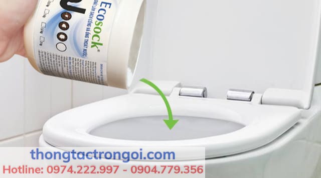 Dùng chế phẩm vi sinh xử lý mùi định kỳ giữ sạch bồn cầu lâu dài