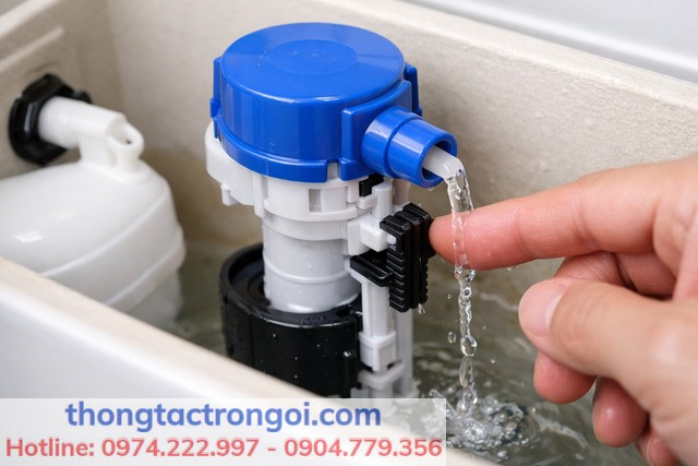 Van cấp kẹt cặn khiến nước vào chập chờn hoặc không vào.